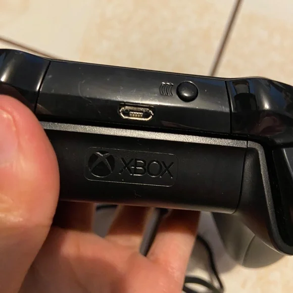 Xbox controller for sale - Picture 5 of 10